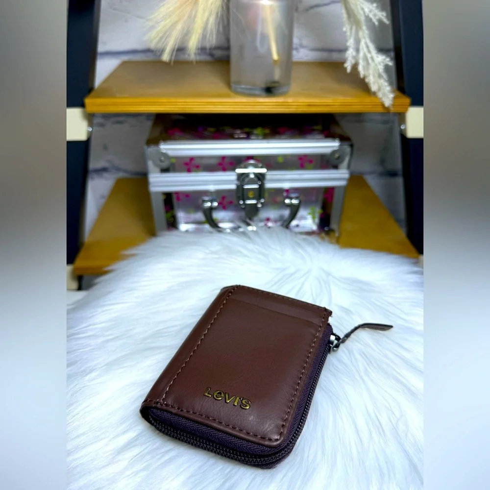 Levi's Brown Leather Wallet - Picture 5 of 9